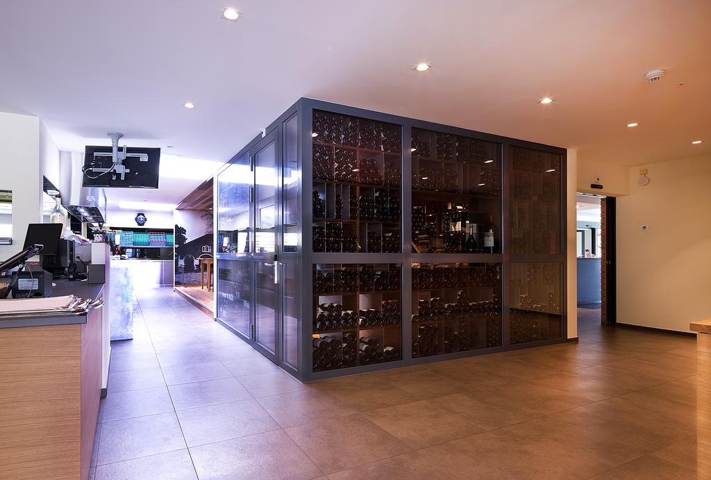 Glanis Hotel